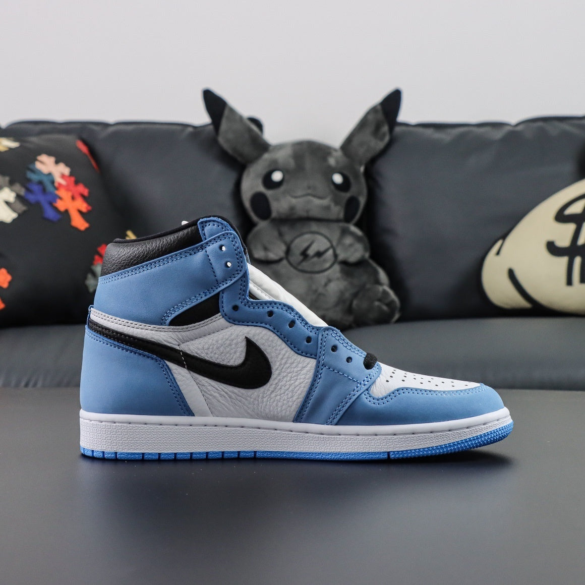 Air Jordan 1 Retro OG High University Blue