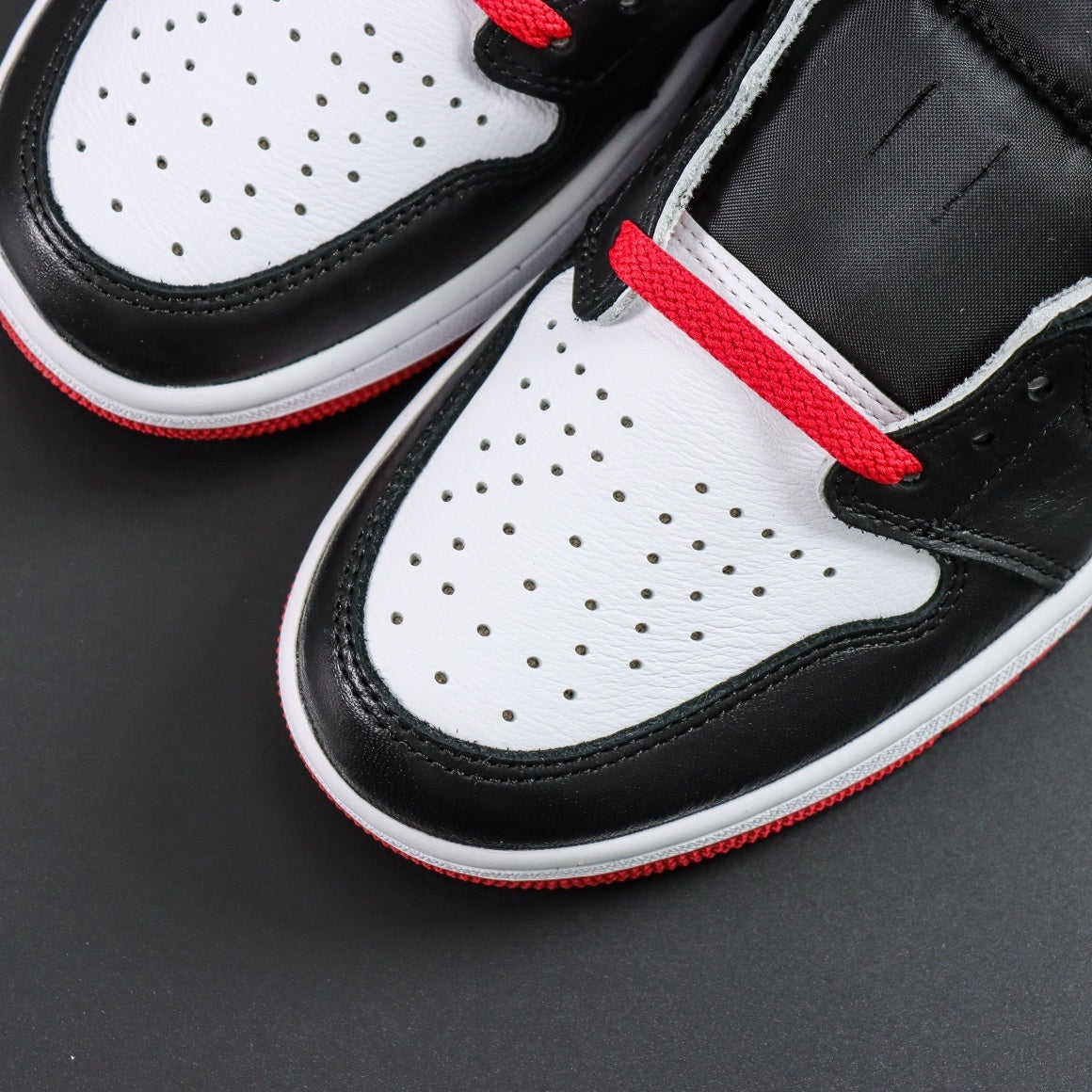 Air Jordan 1 Low OG Black Toe