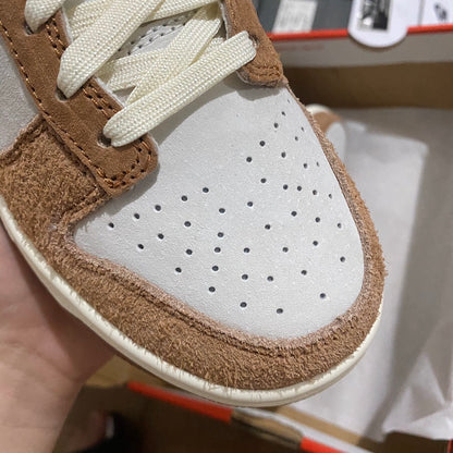 Nike Dunk Medium Curry