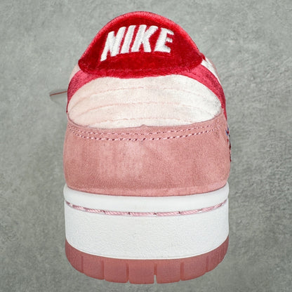 Nike SB Dunk Strange Love