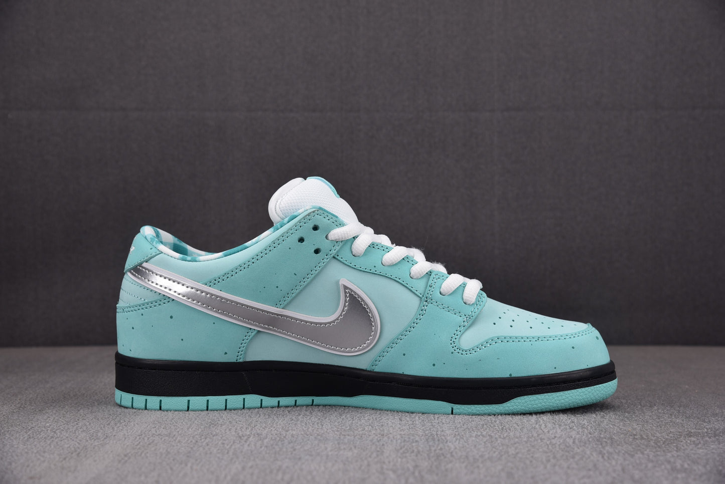 Nike SB Dunk Tiffany Lobster