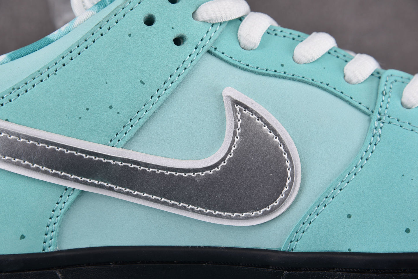Nike SB Dunk Tiffany Lobster