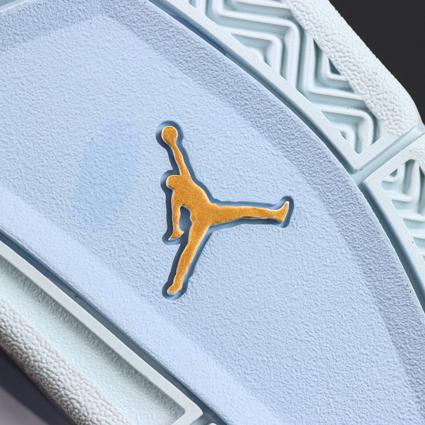 Air Jordan 4 Retro OG UNC Tar Heel PE