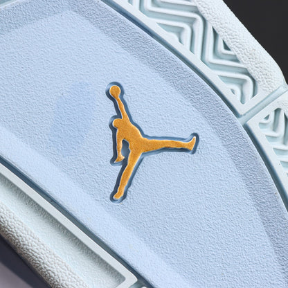 Air Jordan 4 Retro OG UNC Tar Heel PE