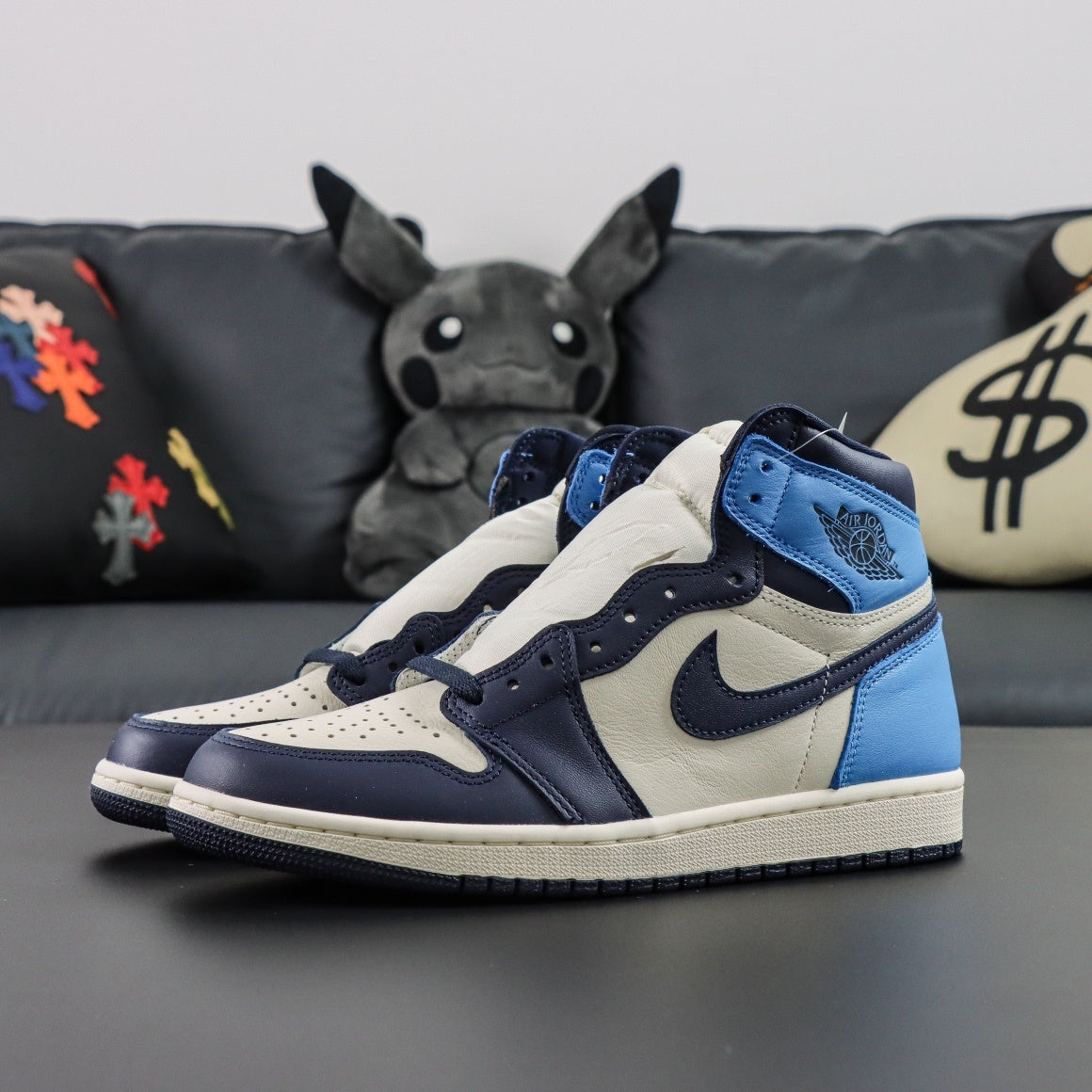 Air Jordan 1 Retro High OG Obsidian