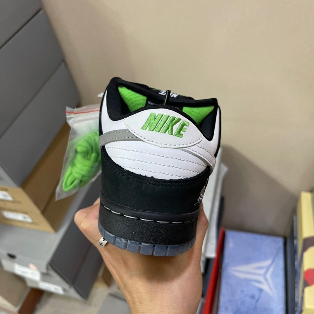 Nike Dunk Panda Pigeon