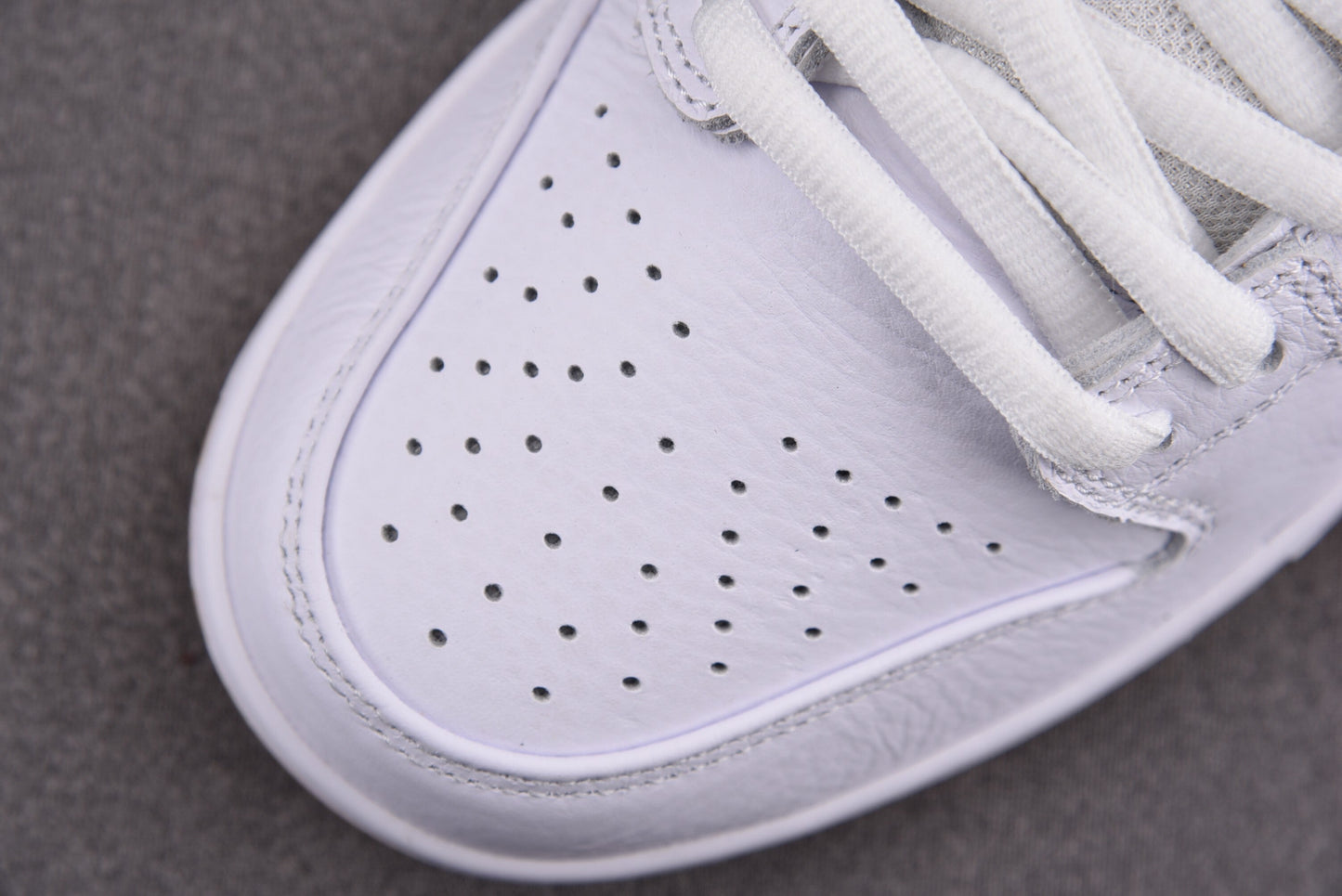 Nike SB Dunk White Gum