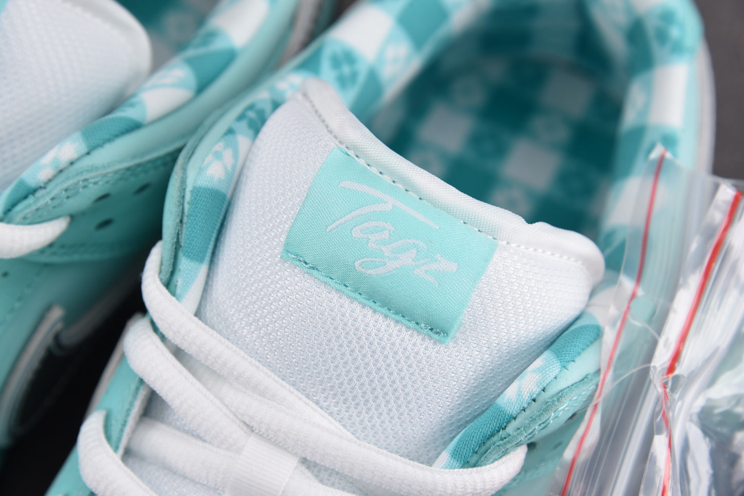 Nike SB Dunk Tiffany Lobster