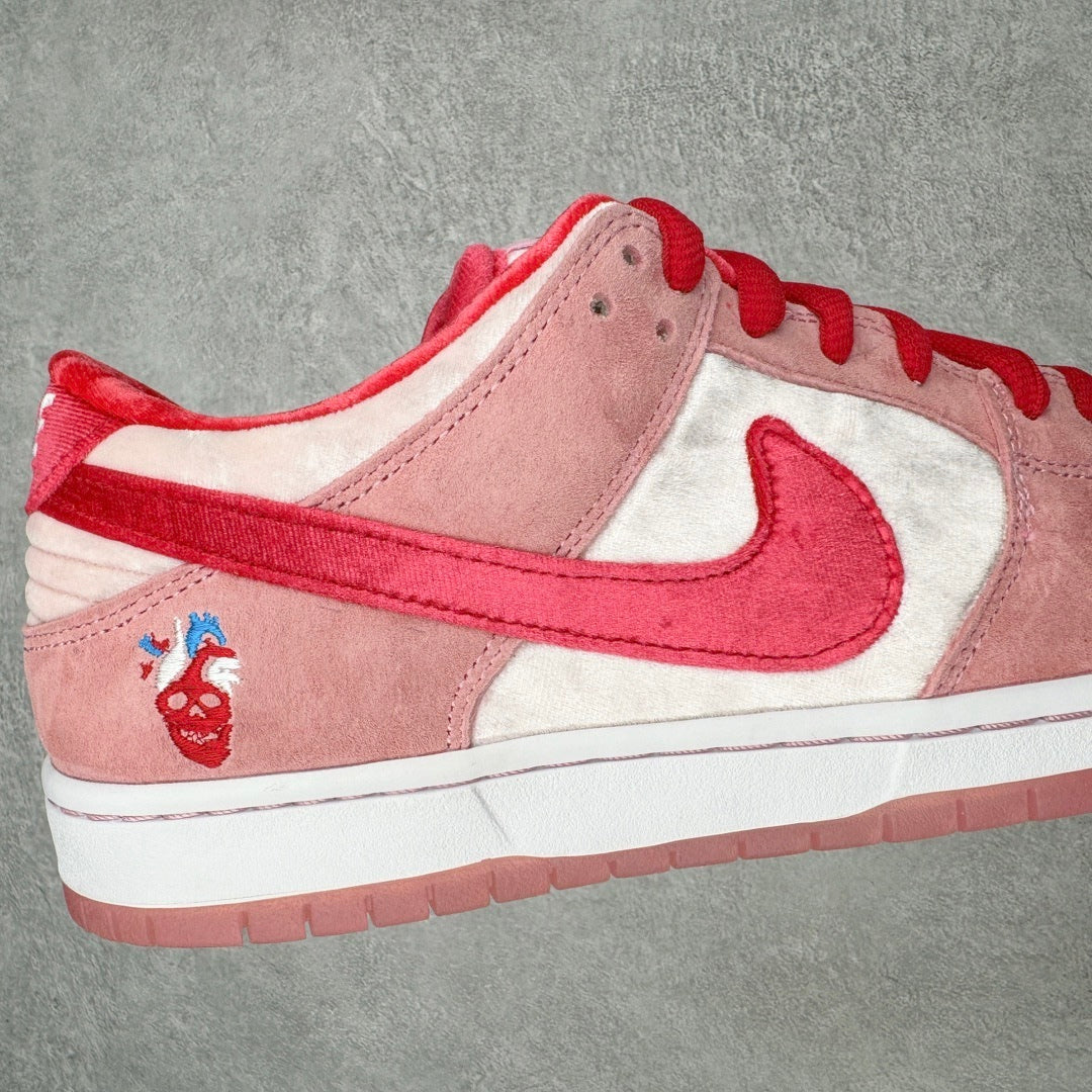 Nike SB Dunk Strange Love