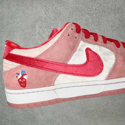 Nike SB Dunk Strange Love