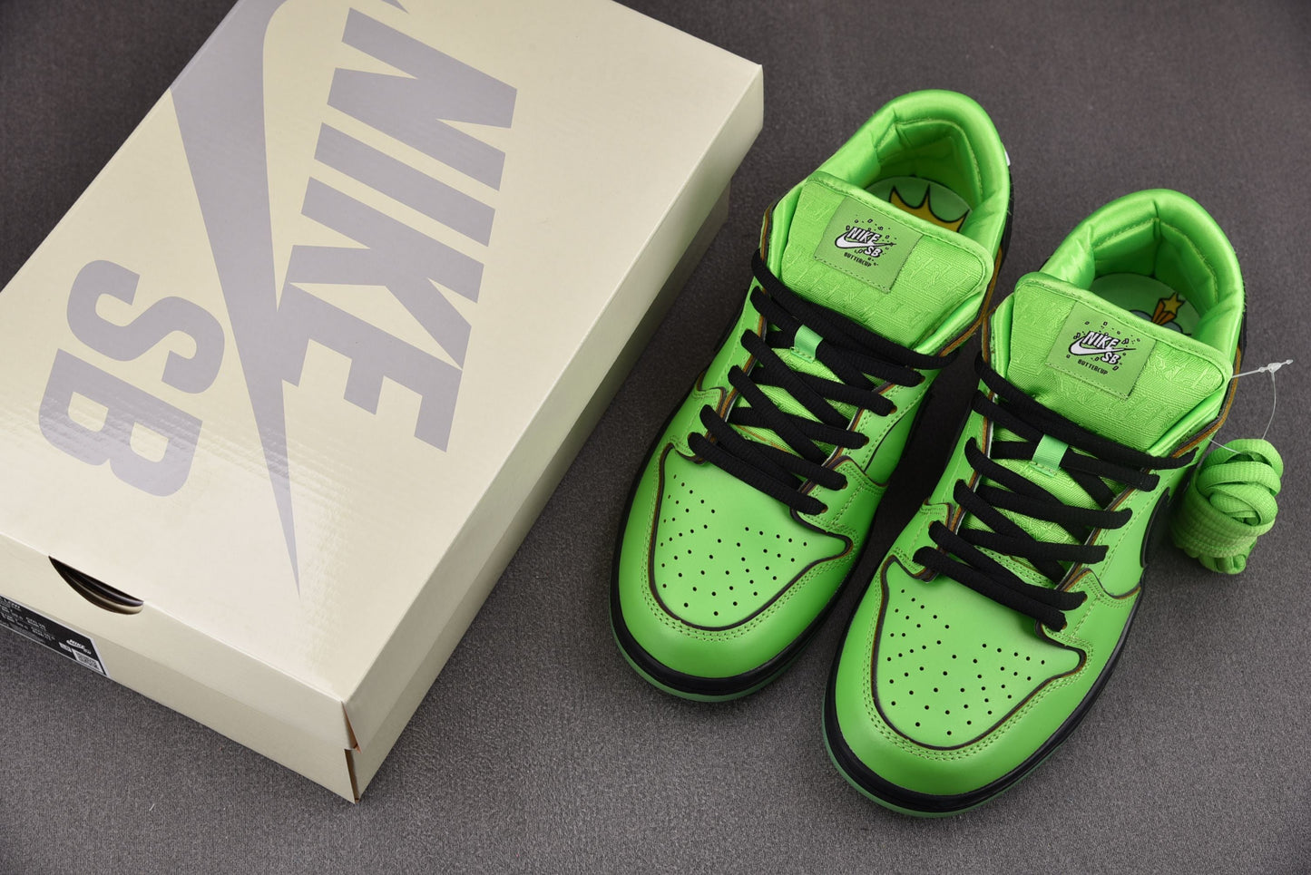 Nike SB Dunk Molly Powerpuff