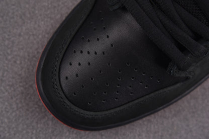 Nike SB Dunk Black Pigeon