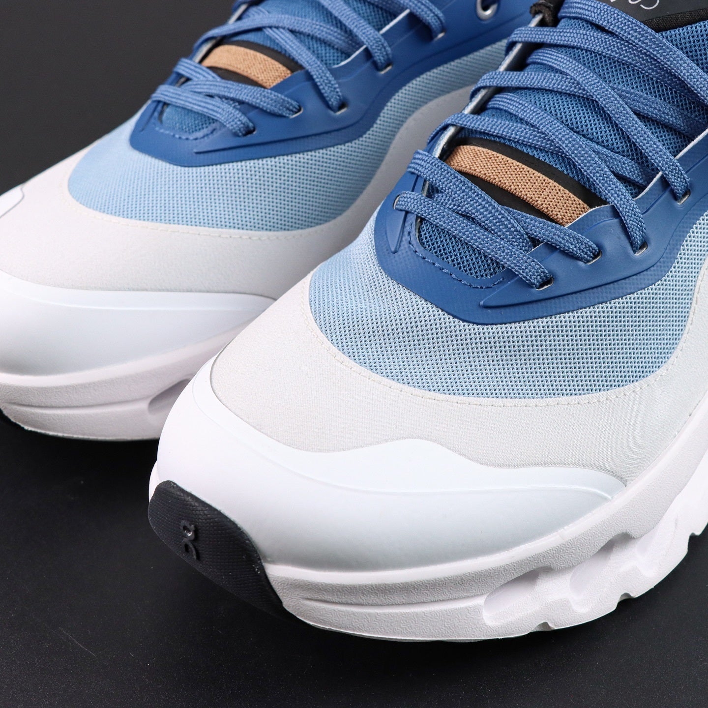 Cloudsurfer white and blue