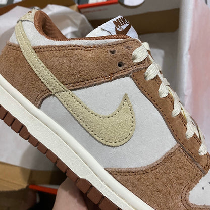 Nike Dunk Medium Curry