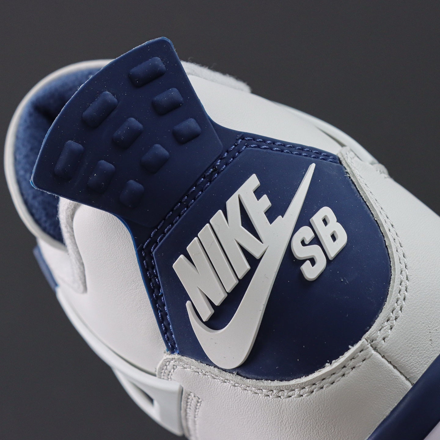 Air Jordan 4 x Nike SB Varsity Red