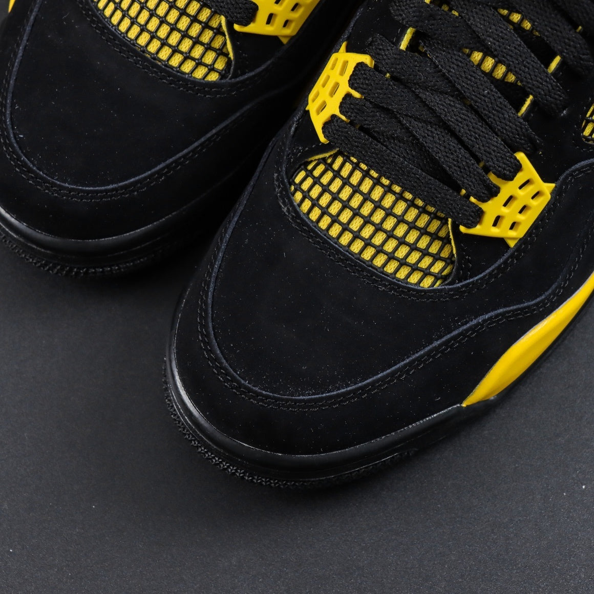 Air Jordan 4 Thunder [2023]