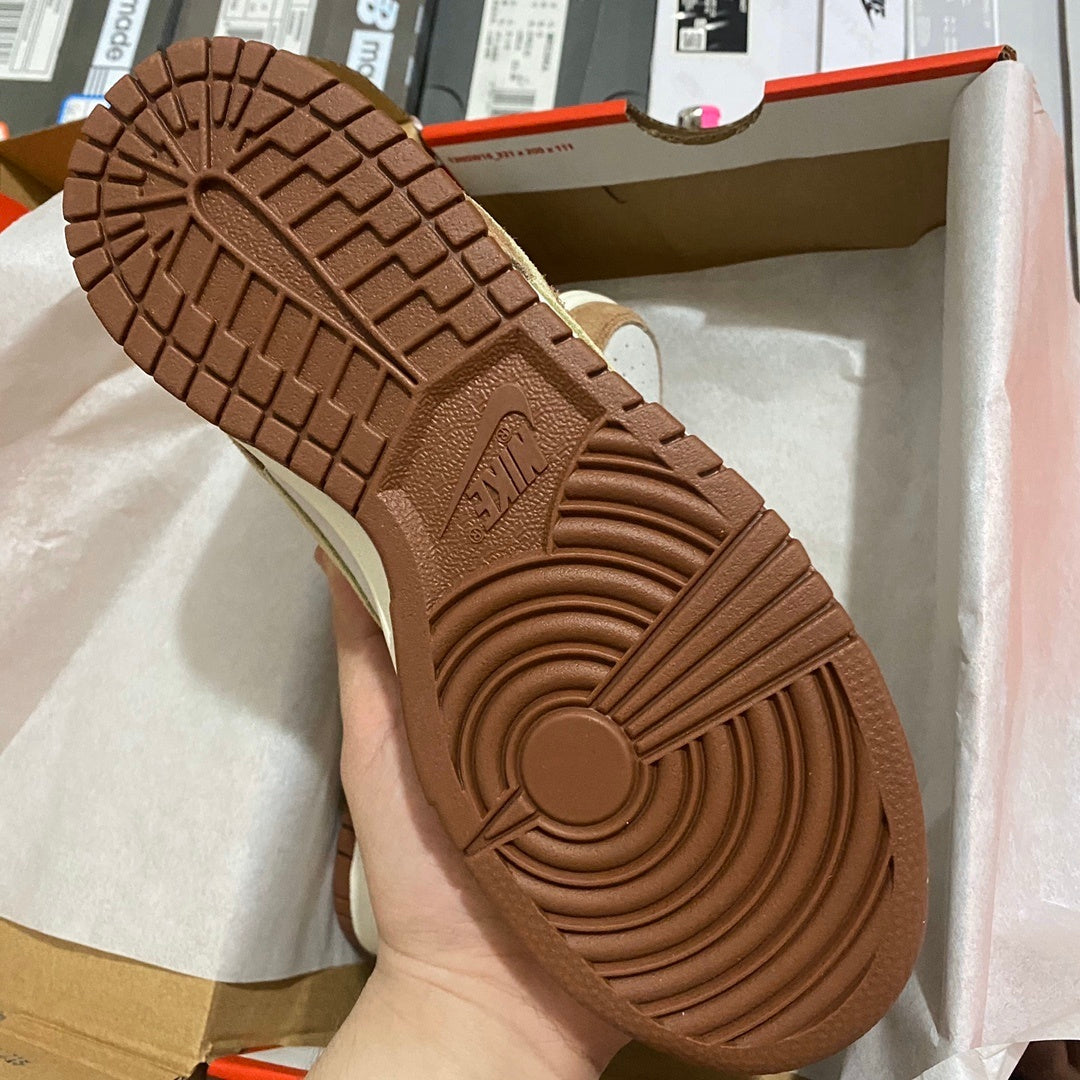 Nike Dunk Medium Curry