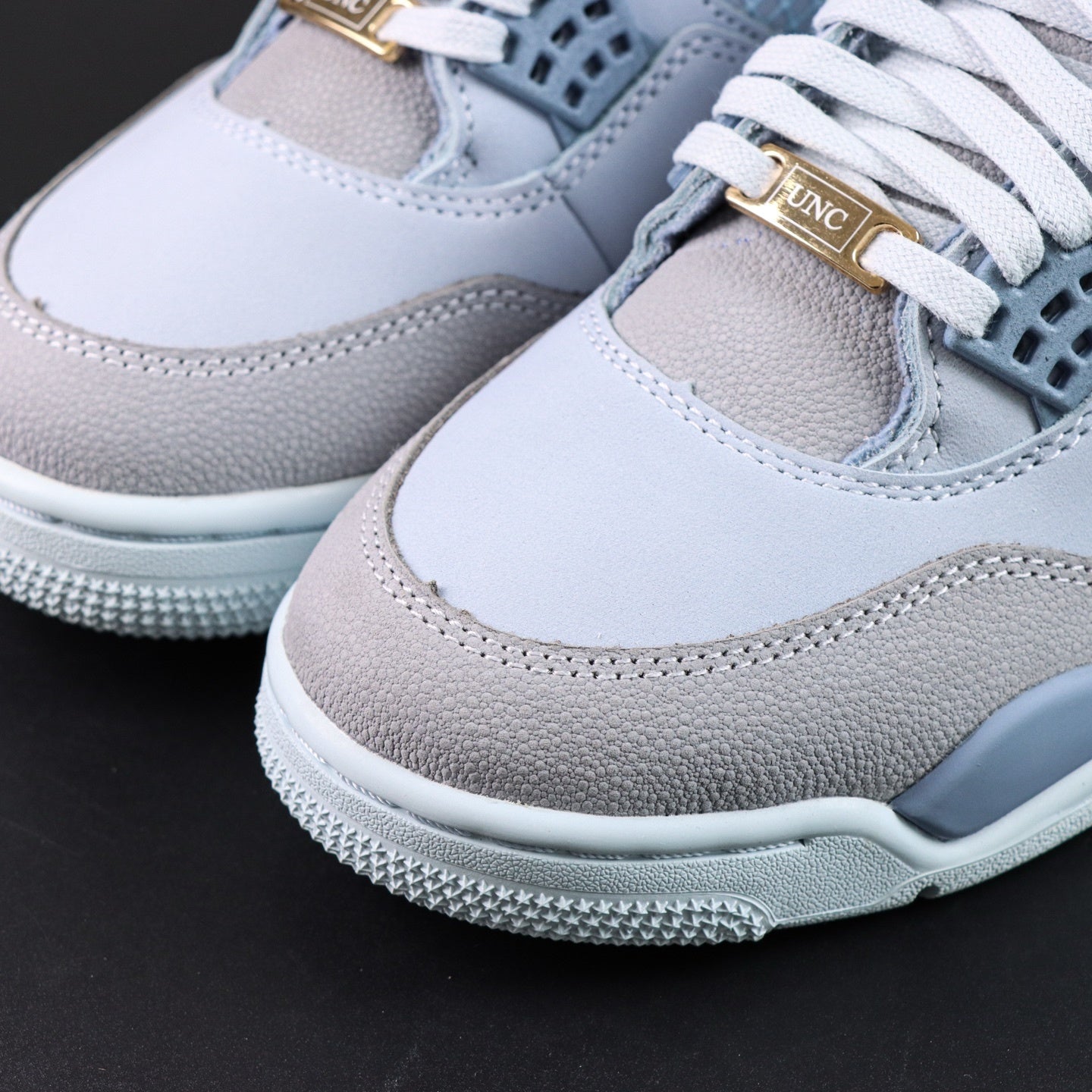 Air Jordan 4 Retro OG UNC Tar Heel PE