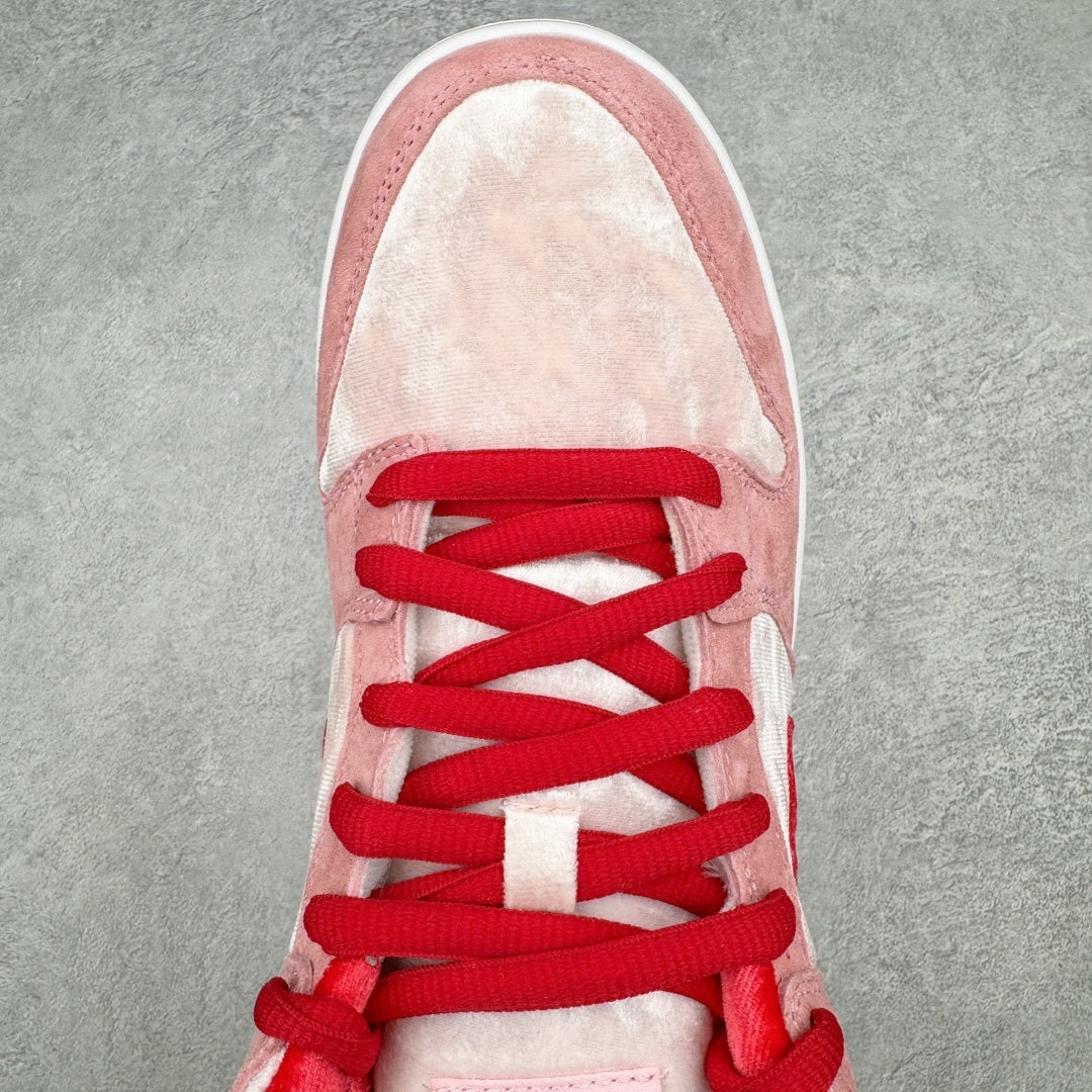 Nike SB Dunk Strange Love