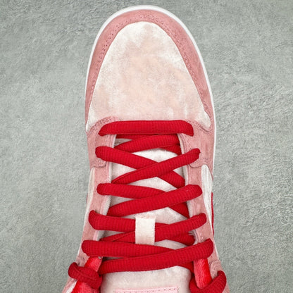 Nike SB Dunk Strange Love