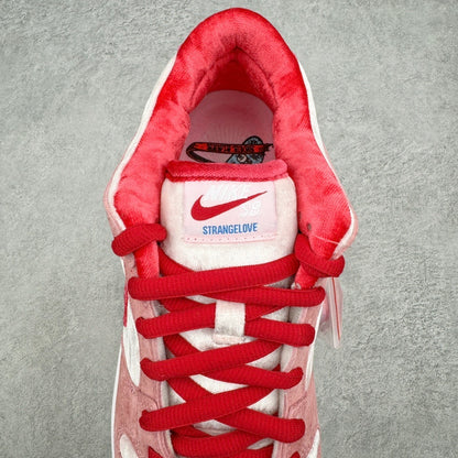 Nike SB Dunk Strange Love